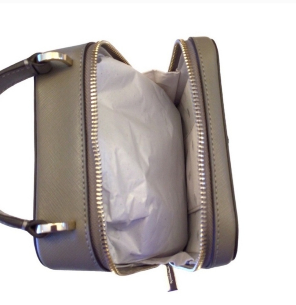 NWT Kate Spade Crossbody Daisy Vanity Bag ZERO call outs. PRISTINE!! - Picture 10 of 11